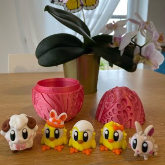 Smocze jajo 3D z figurkami – różowe, otwierane, 11 cm